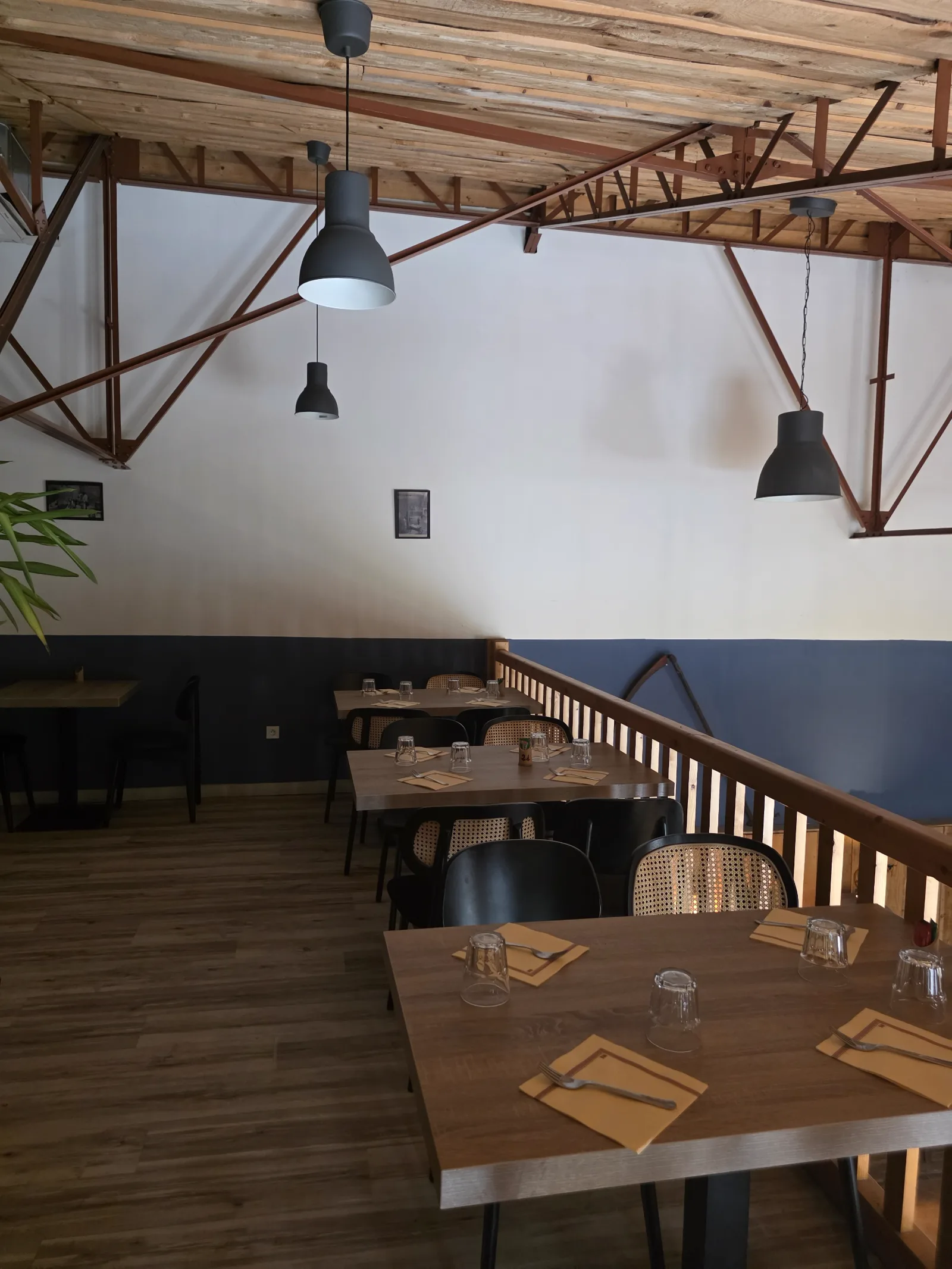 La salle et sa mezzanine